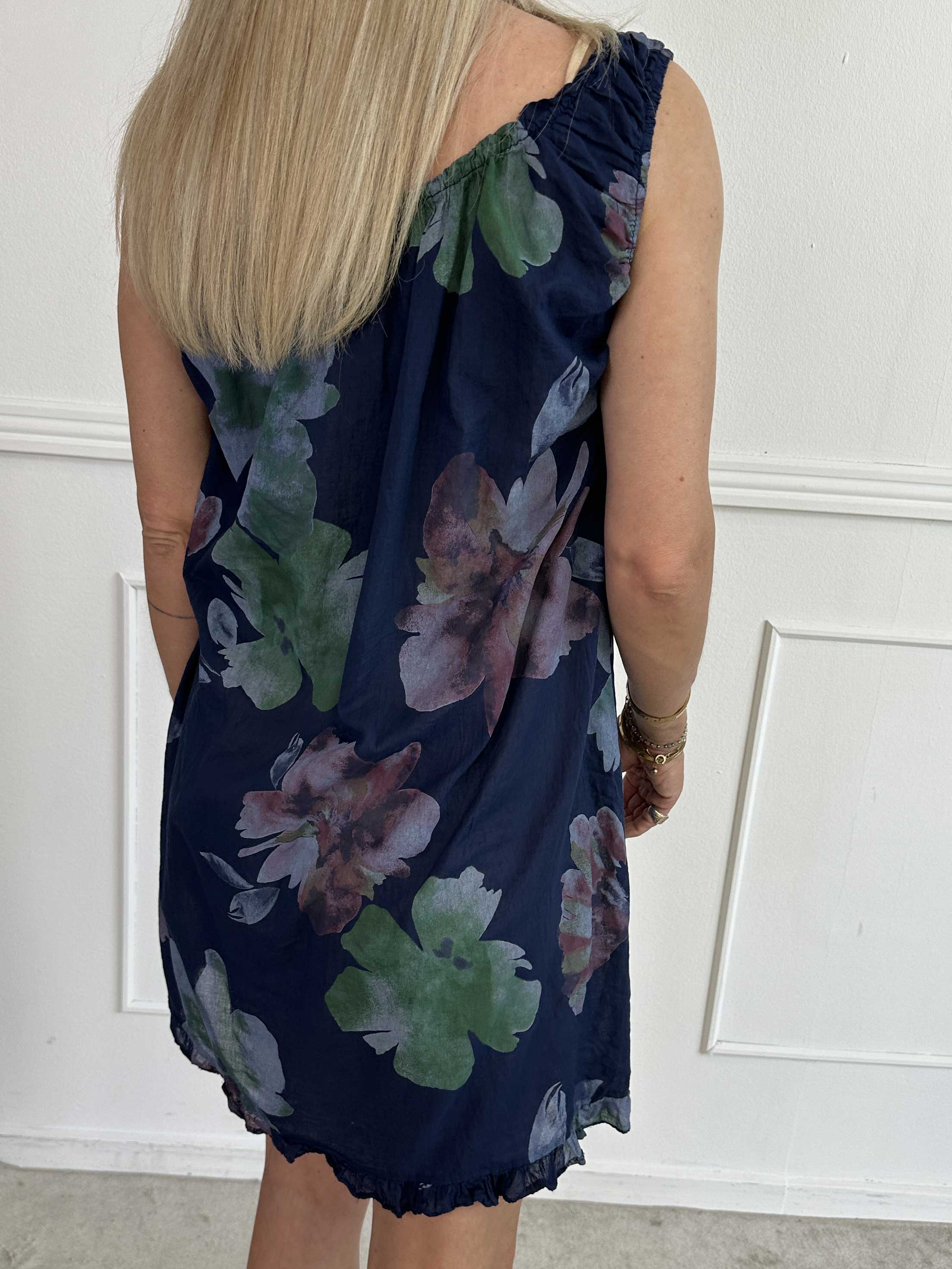 Achlys - Let og luftig tunikakjole med blomsterprint